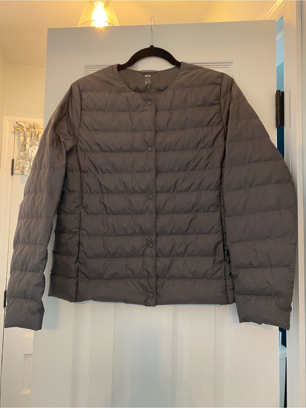 Uniqlo Women’s Medium Lightweight Down Snap Jacket Packable Outdoor Neutral